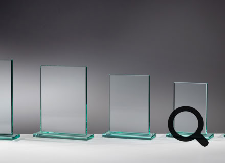 Laser Gravur Böhm in Bonn - Geschenkideen mit Gravuren auf Holz, Glas, Leder, Metall, Acryl Plexiglas , Armbänder, Papier, Anhänger, Schilder ... für Privat und Geschäftskunden und  Firmen. Kunden kommen aus Bonn, Köln, Siebengebirge, Frechen, und ganz NRW, Deutschland, Schweiz und der Welt
